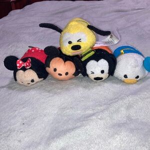 Mickey Mouse 5 piece set Tsum Tsum 🩵💛❤️
